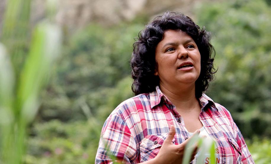 DESAFIAMOS Um ano após o assassinato de Berta Cáceres, advogado conta como é trabalhar no país mais perigoso do planeta para defensores de direitos humanos