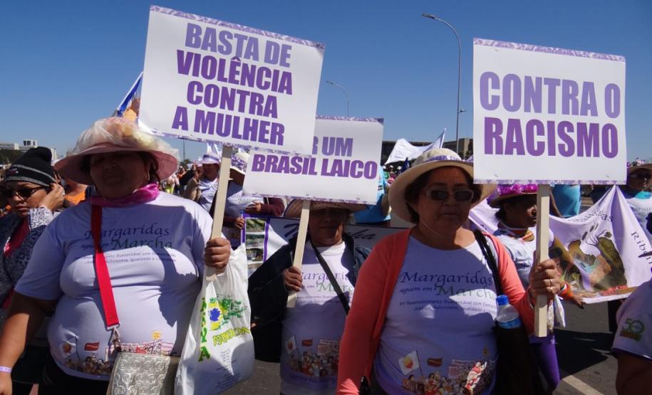 Em Moçambique, mulheres reúnem-se pela igualdade de gênero no campo