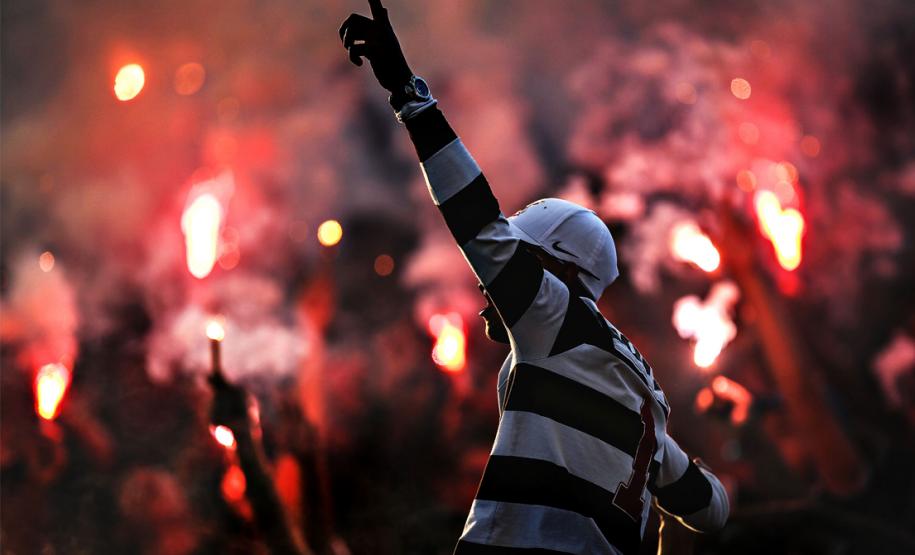 TORCIDA Voz das Arquibancadas - Gritos de Intolerância. Referências a xingamentos homofóbicos estão presentes em todas as torcidas dos times da Série A do Brasileiro.