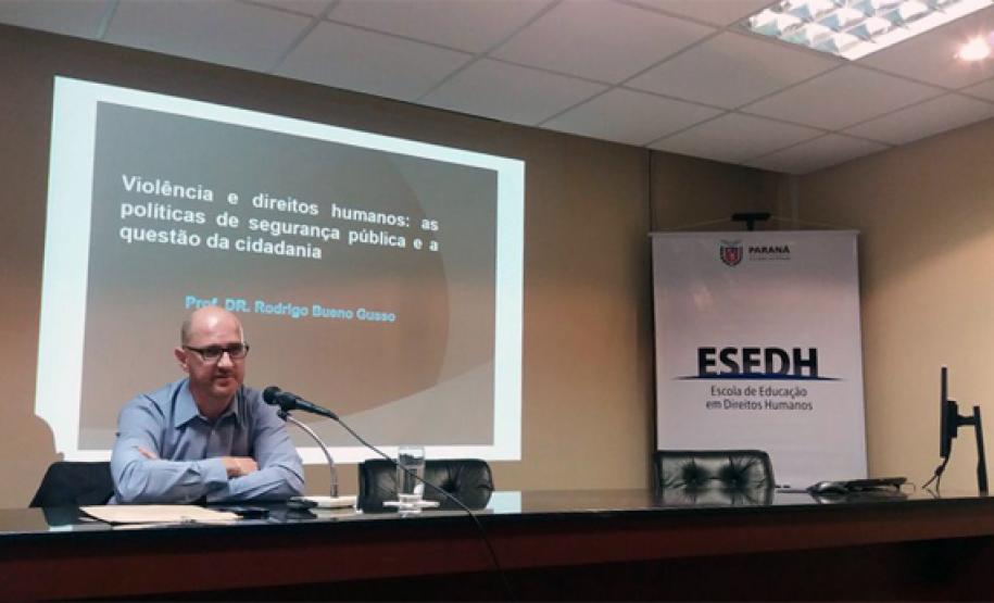 33 Prof. Dr. Rodrigo Bueno Gusso