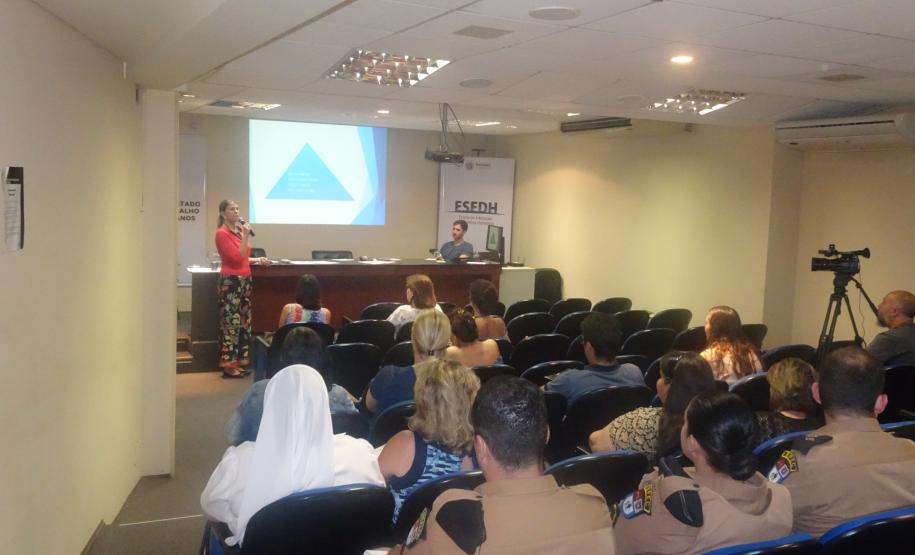 curso EDH no contexto escolar