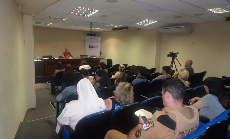 curso EDH no contexto escolar