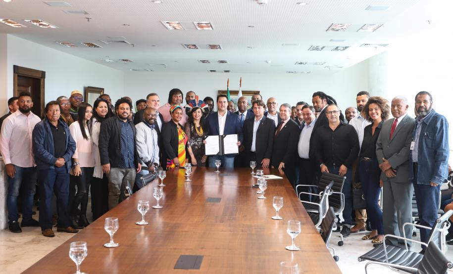 Capa Governador sanciona Lei para Conscientização Contra o Racismo