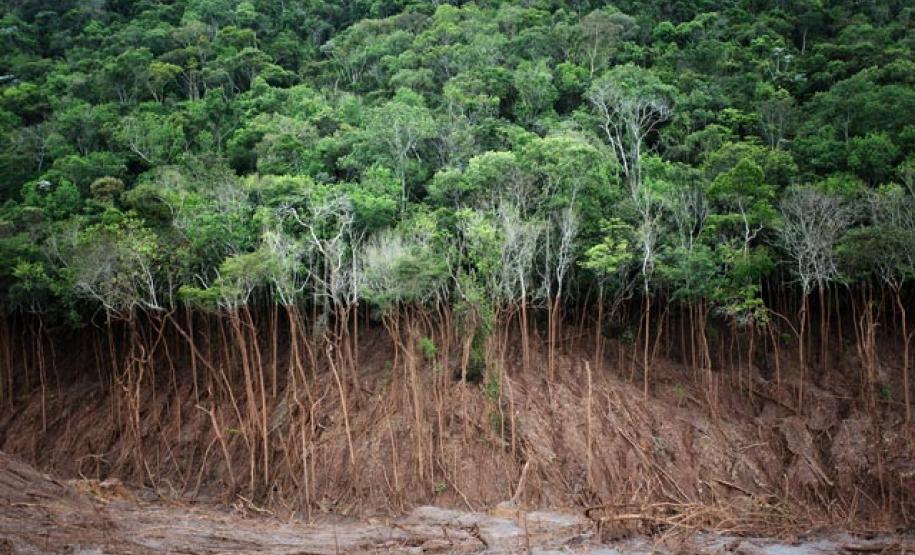 MON apresenta a exposição “Mariana”, de Christian Cravo MON apresenta a exposição “Mariana”, de Christian Cravo