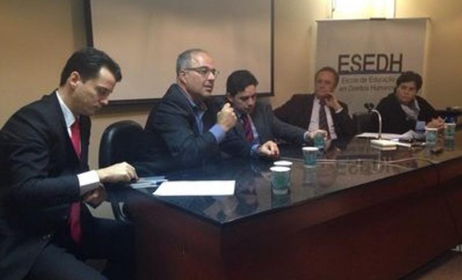 A Secretaria de Estado da Justiça, Cidadania e Direitos Humanos (SEJU), por meio do Departamento de Atendimento Socioeducativo e da Escola de Educação em Direitos Humanos (ESEDH), realizou nesta quinta-feira (3/12), a entrega do Prêmio Boas Práticas e Projetos Inovadores, que pretende incentivar e reconhecer práticas bem-sucedidas realizadas nos Centros de Socioeducação (CENSES) e Casas de Semiliberdade