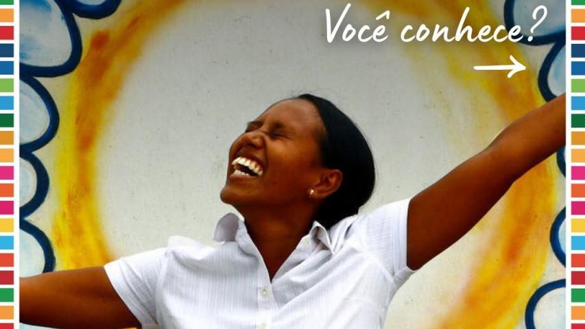 Brasil fortalece o ODS 16 e construi um futuro mais justo e inclusivo!  Já imaginou um mundo com mais paz, justiça e instituições fortes? Esse é o objetivo do ODS 16 da Agenda 2030 da ONU, e o Brasil está fazendo a diferença! Por meio da #CoooperaçãoInternacional, o país tem trabalhado para fortalecer seu sistema judiciário, promover direitos humanos, capacitar militares para operações de paz e impulsionar ações que buscam a inclusão de mulheres e idosos na sociedade.  O Brasil se destaca em várias iniciati